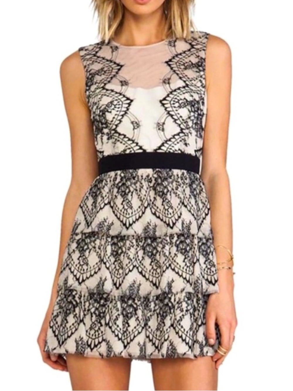 BCBGMaxazria Collier lace cocktail dress size 6